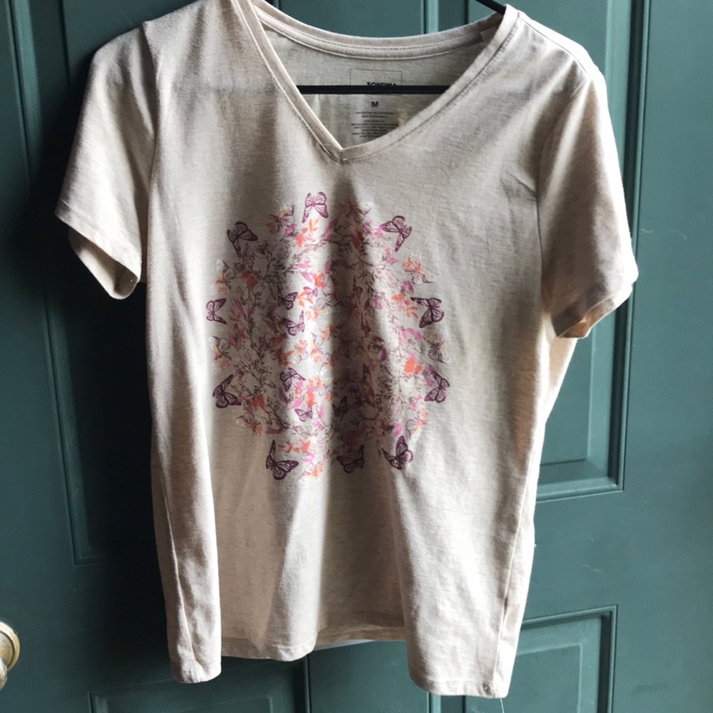 A butterfly shirt🦋